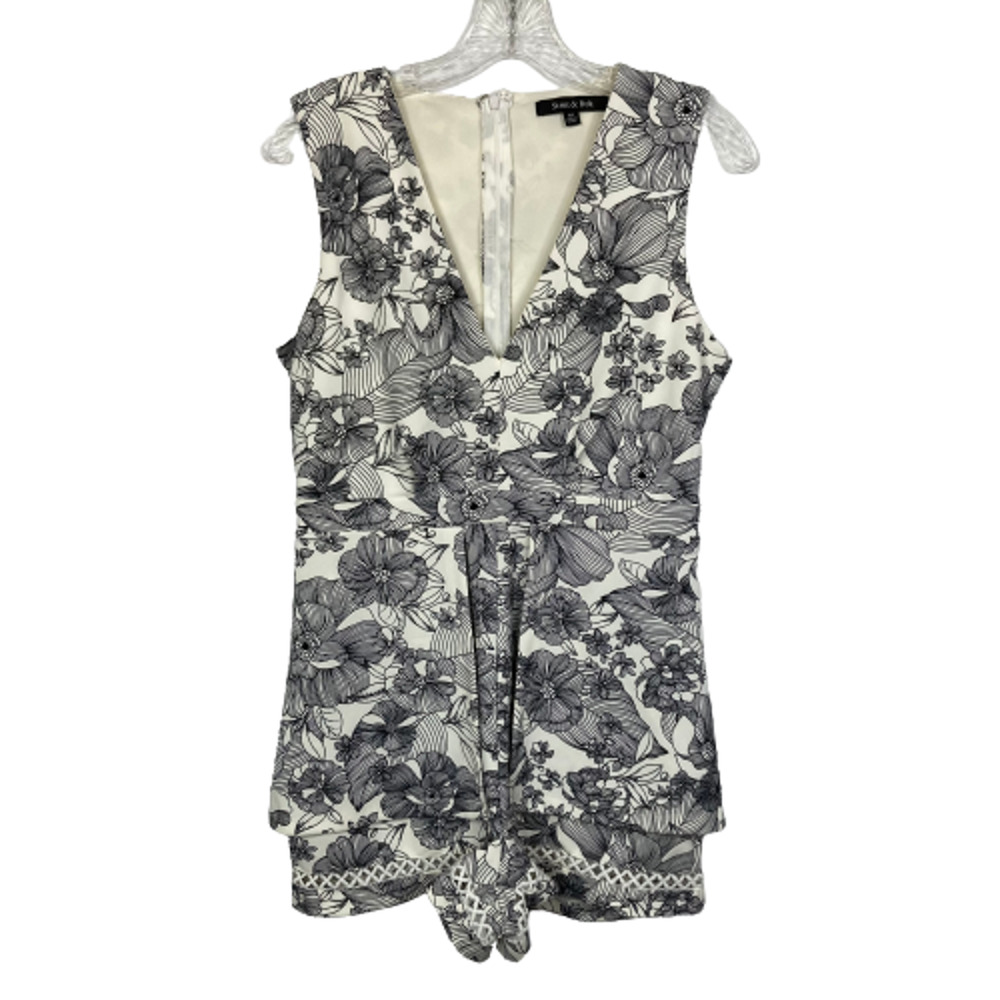 Strut & Bolt Romper Womens M White Navy Blue Floral Knit Stretch V-Neck Cut Out